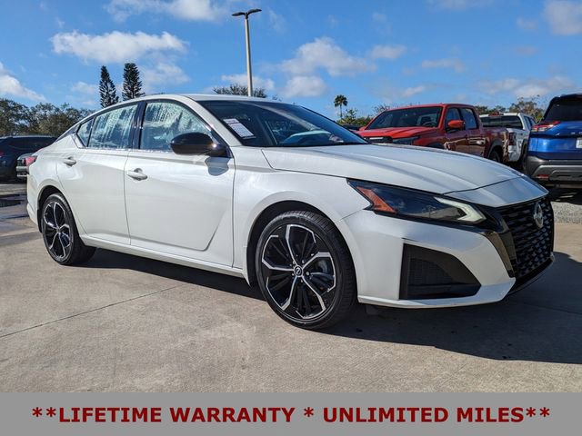 Used 2023 Nissan Altima 2.5 SR image 2