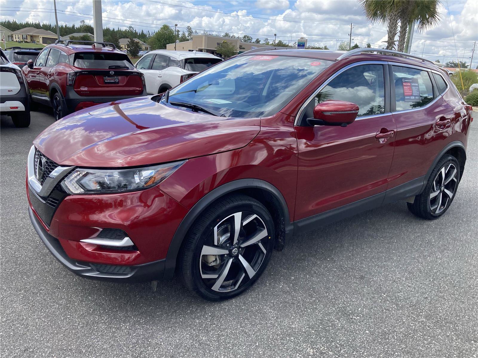 Used 2022 Nissan Rogue Sport SL image 2
