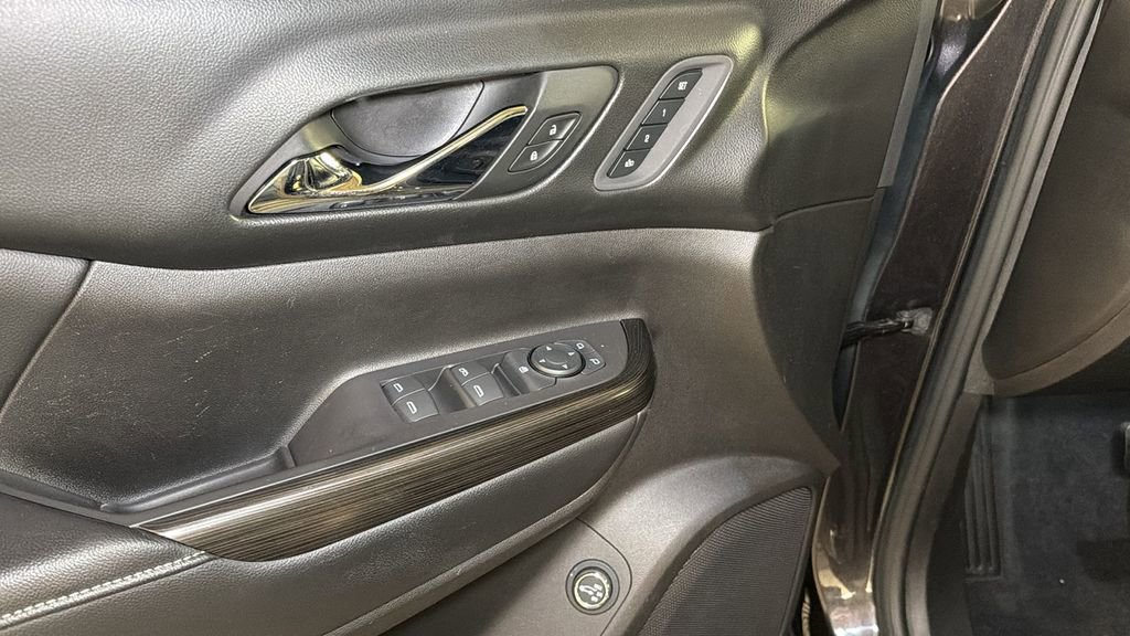 Used 2018 GMC Acadia SLT w/ LPO, Floor Liner Package image 19