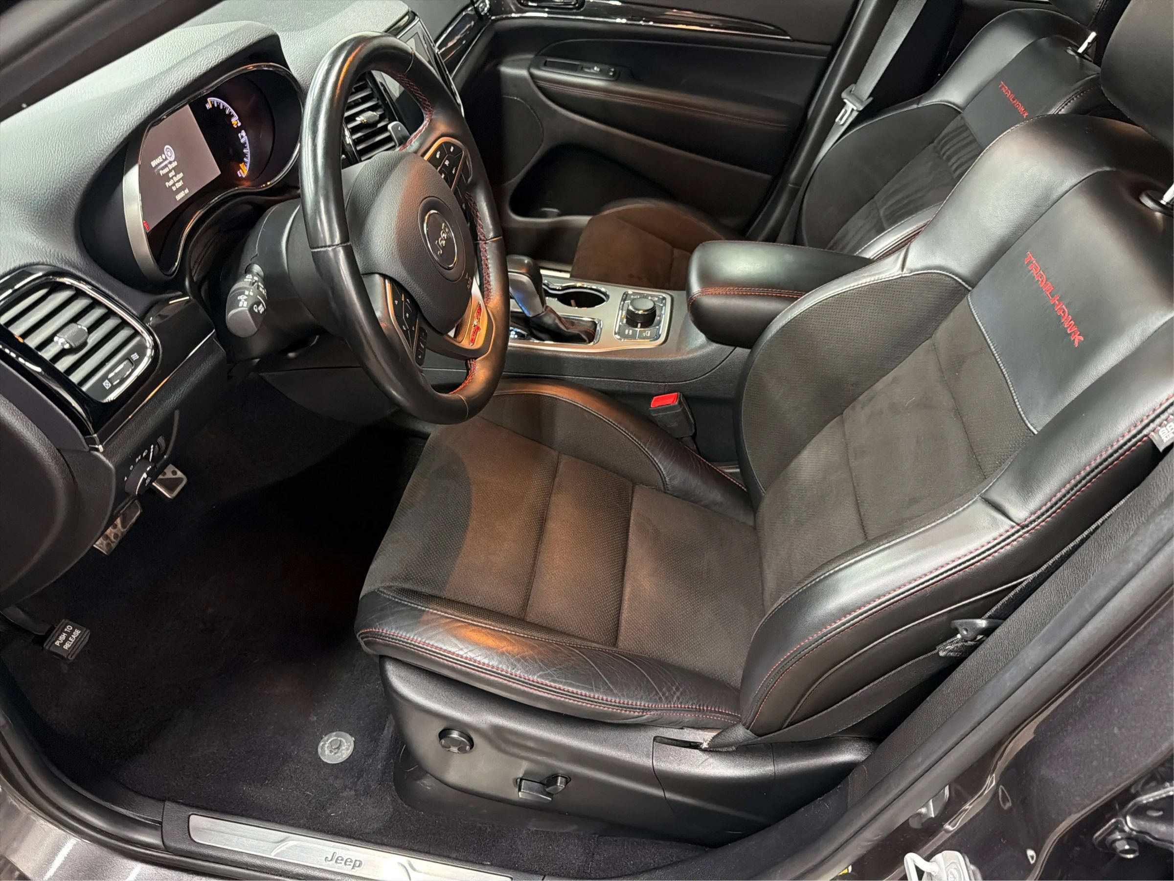 Used 2020 Jeep Grand Cherokee Trailhawk w/ Premium Lighting Group AWD/4WD image 13
