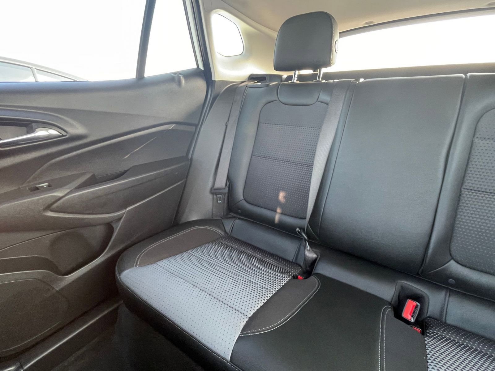 Used 2025 Chevrolet Trax LT w/ LT Convenience Package image 37