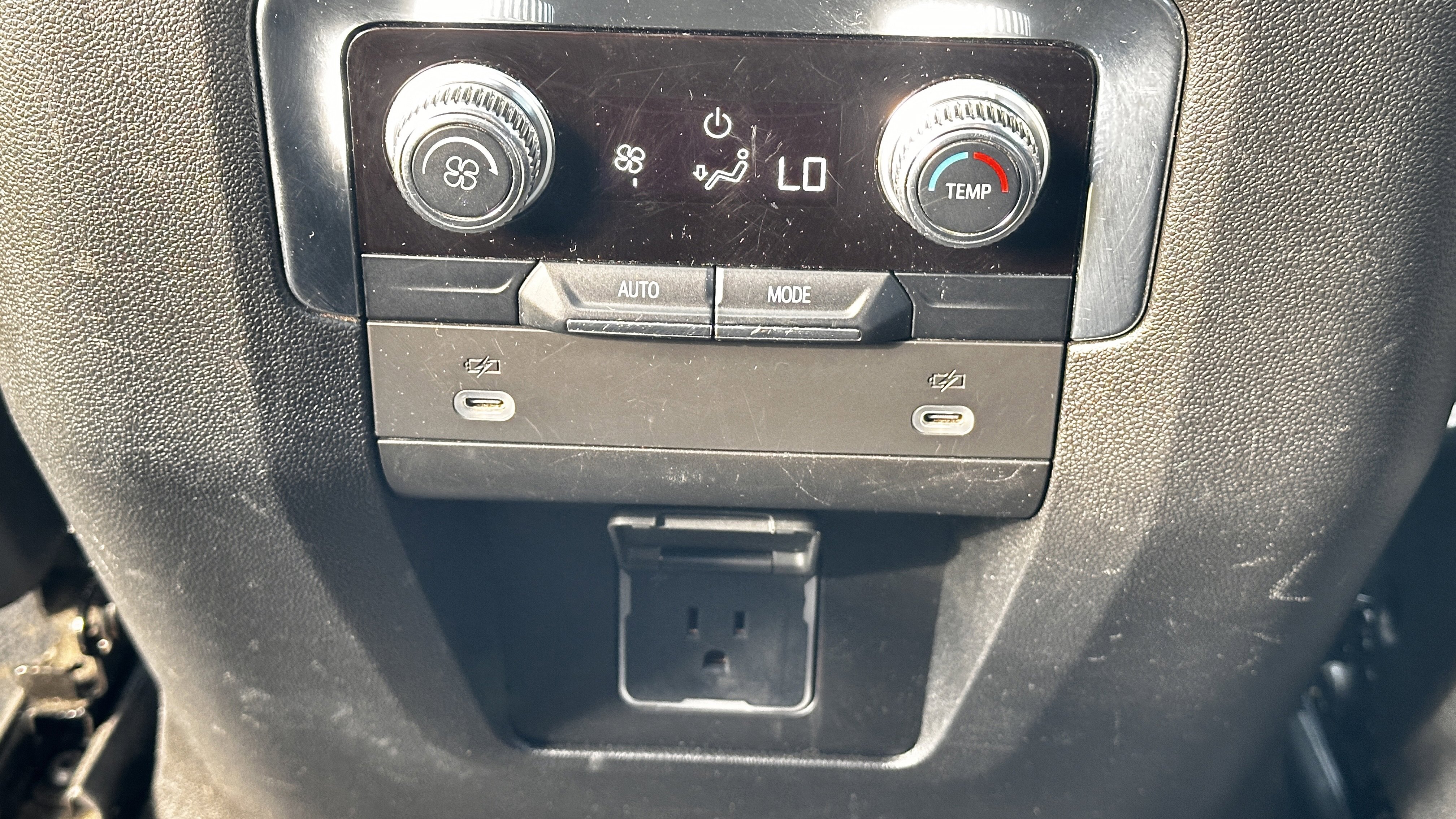 Used 2022 GMC Yukon SLT image 30