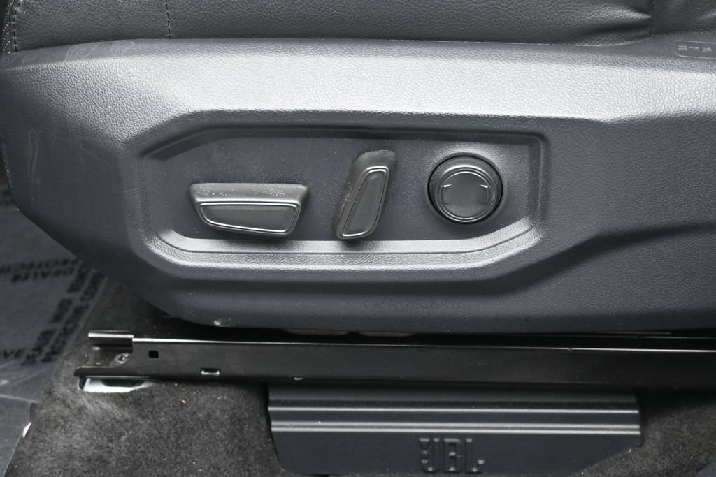 Used 2023 Toyota Tundra Limited AWD/4WD image 12