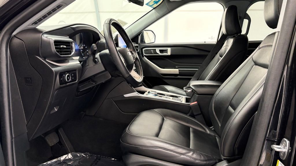 Used 2023 Ford Explorer XLT w/ Equipment Group 202A image 10