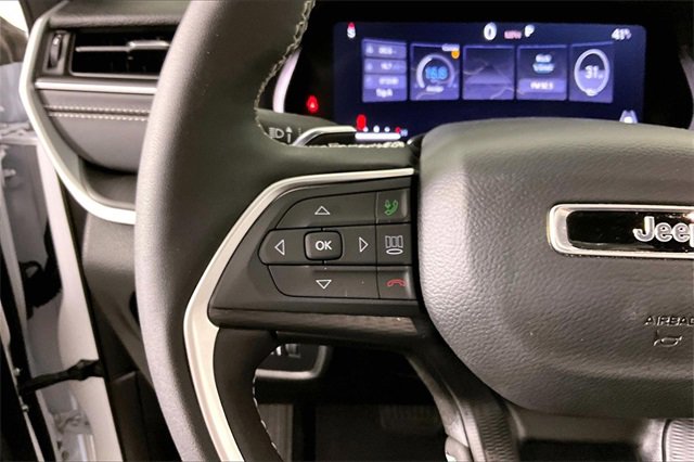 Used 2025 Jeep Grand Cherokee Altitude w/ Trailer Tow Package image 11