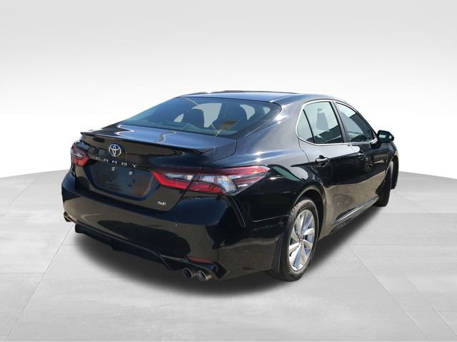 Used 2023 Toyota Camry SE image 2