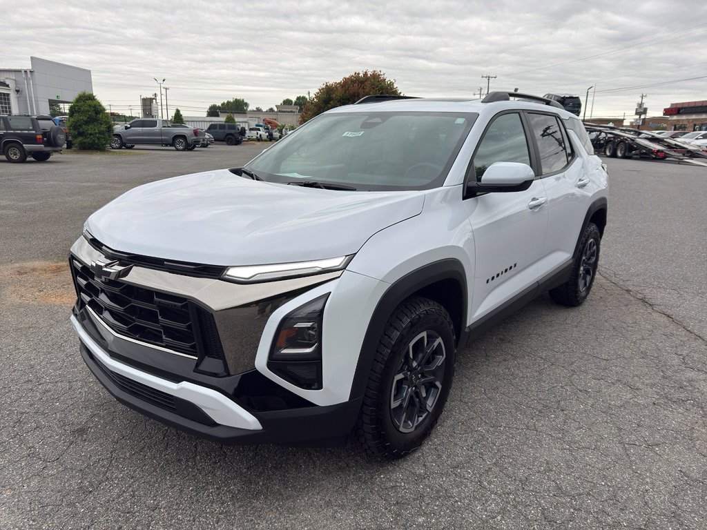 New 2026 Chevrolet Equinox ACTIV w/ Convenience Package III FWD image 2