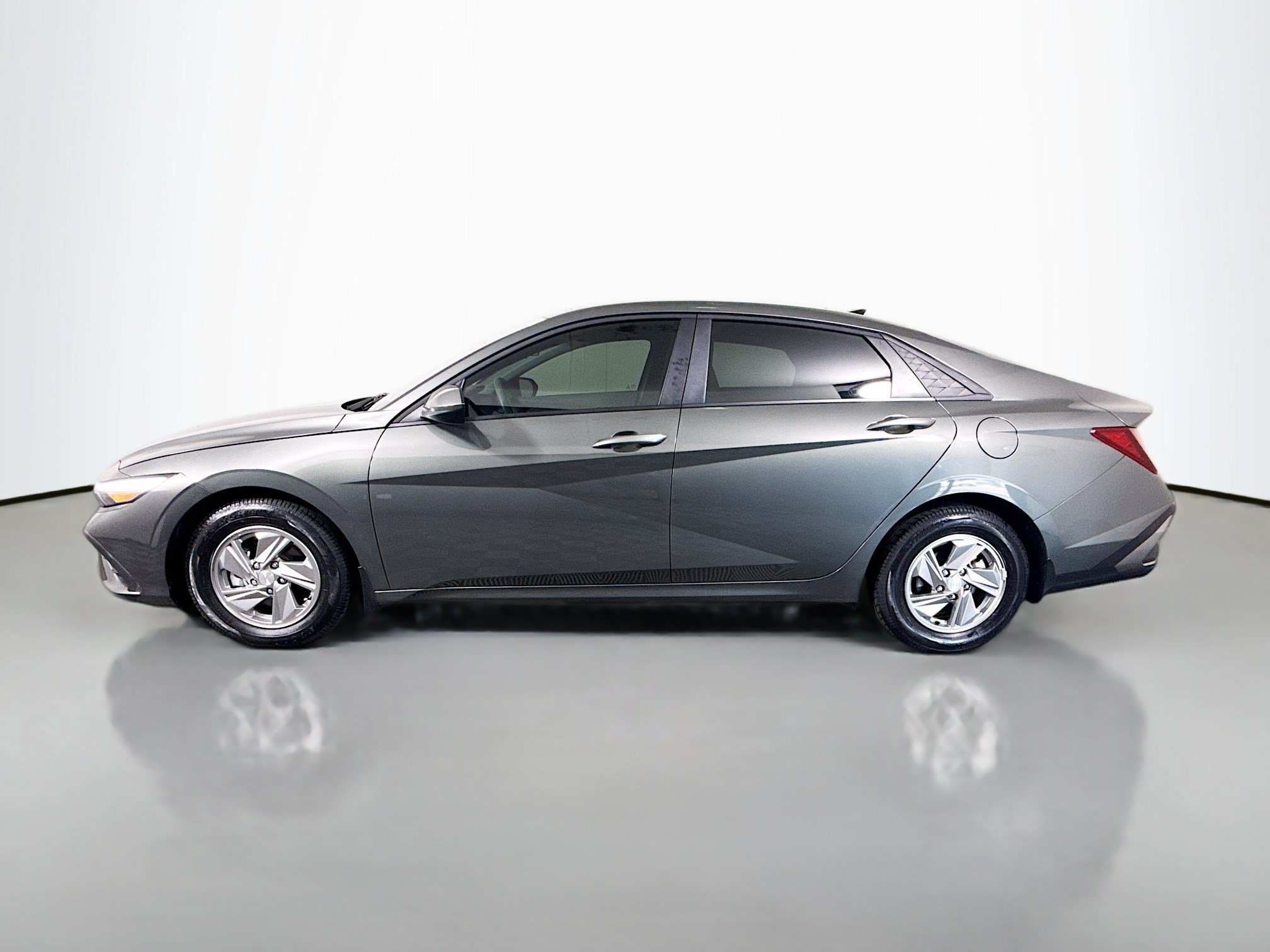 Used 2025 Hyundai Elantra SE FWD image 6