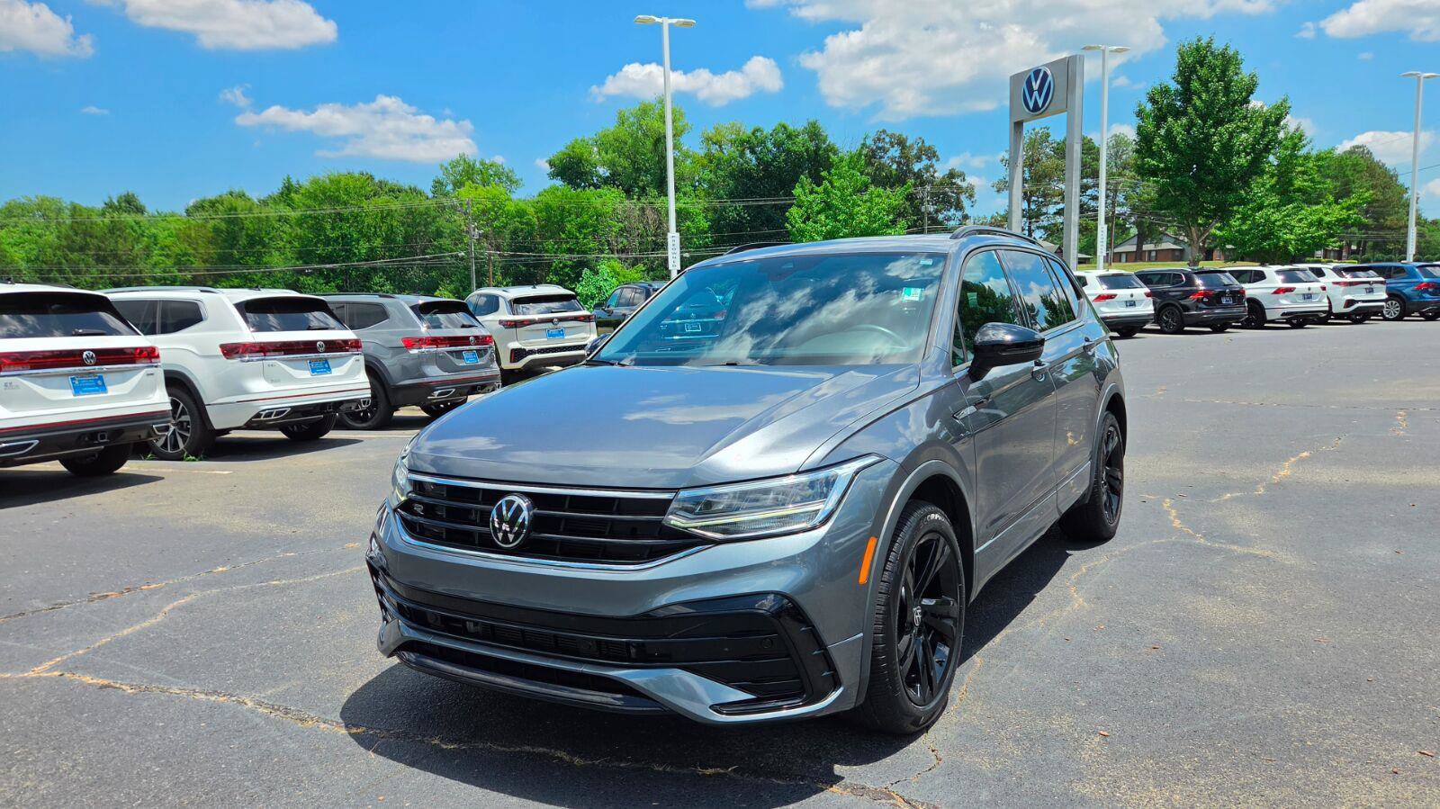 Certified 2024 Volkswagen Tiguan SE R-Line FWD image 8