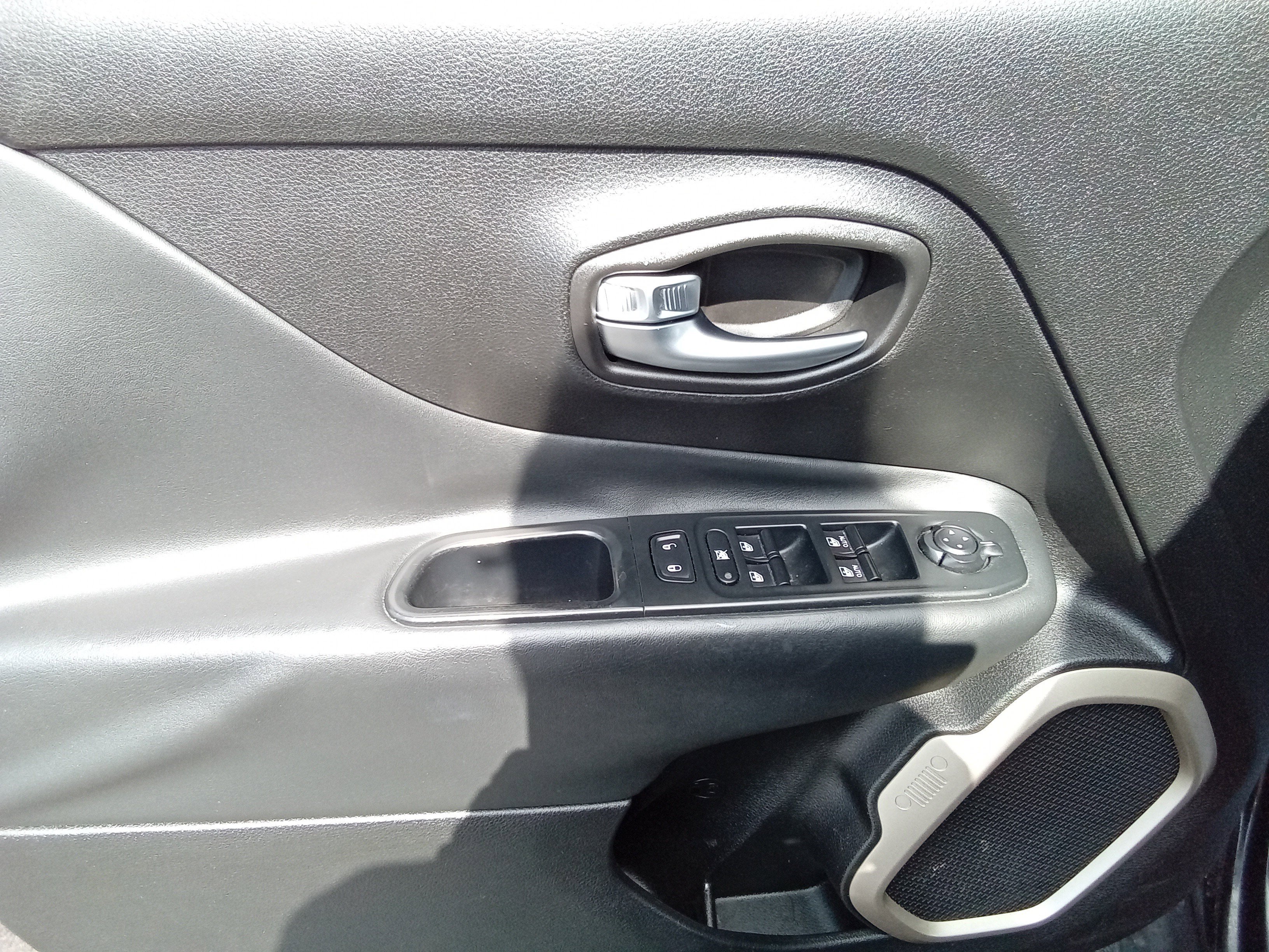 Used 2017 Jeep Renegade Trailhawk image 12