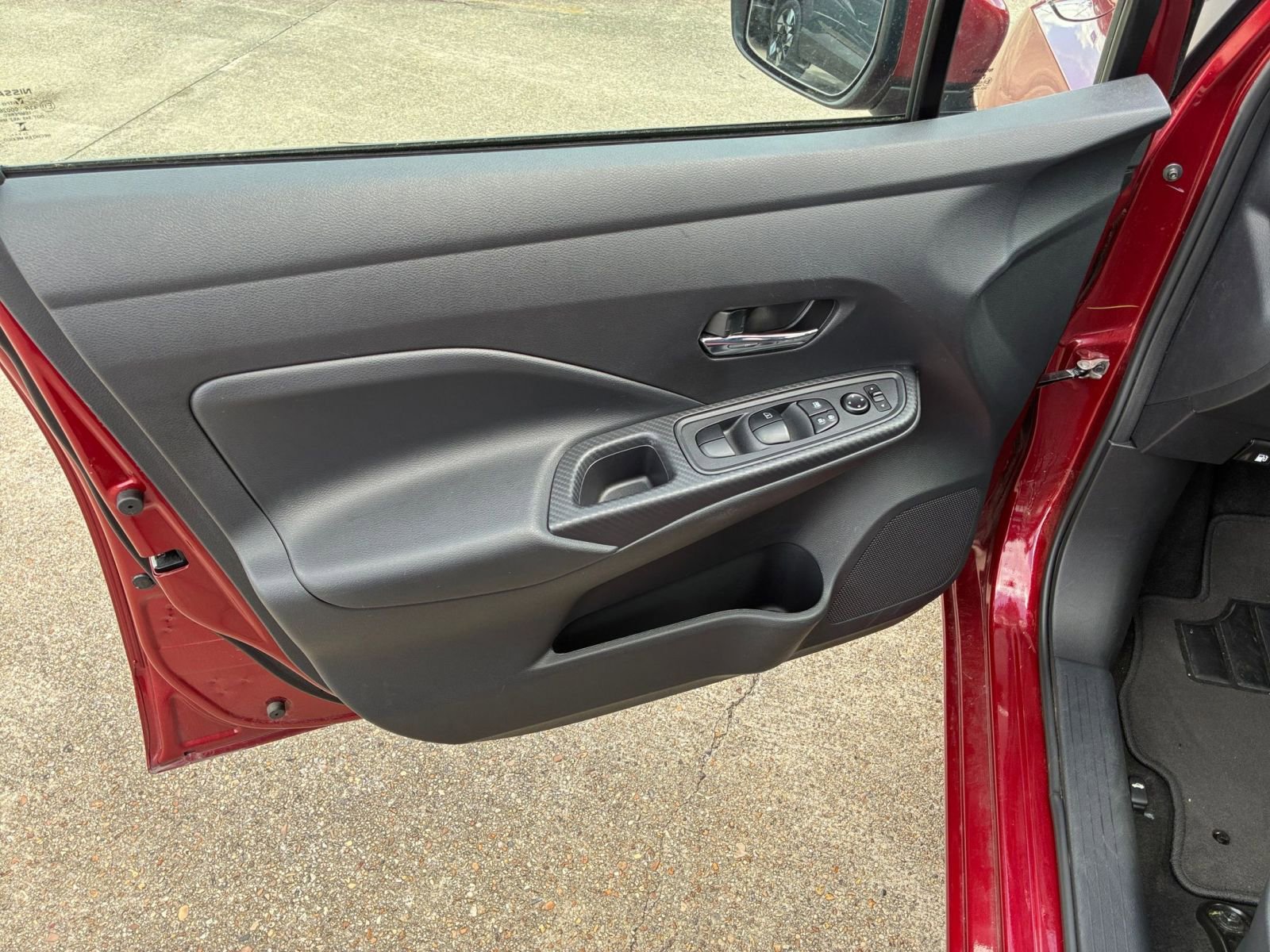 Used 2025 Nissan Versa SV image 15