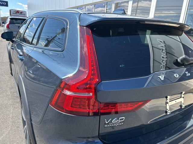 Used 2025 Volvo V60 B5 Cross Country Plus image 10