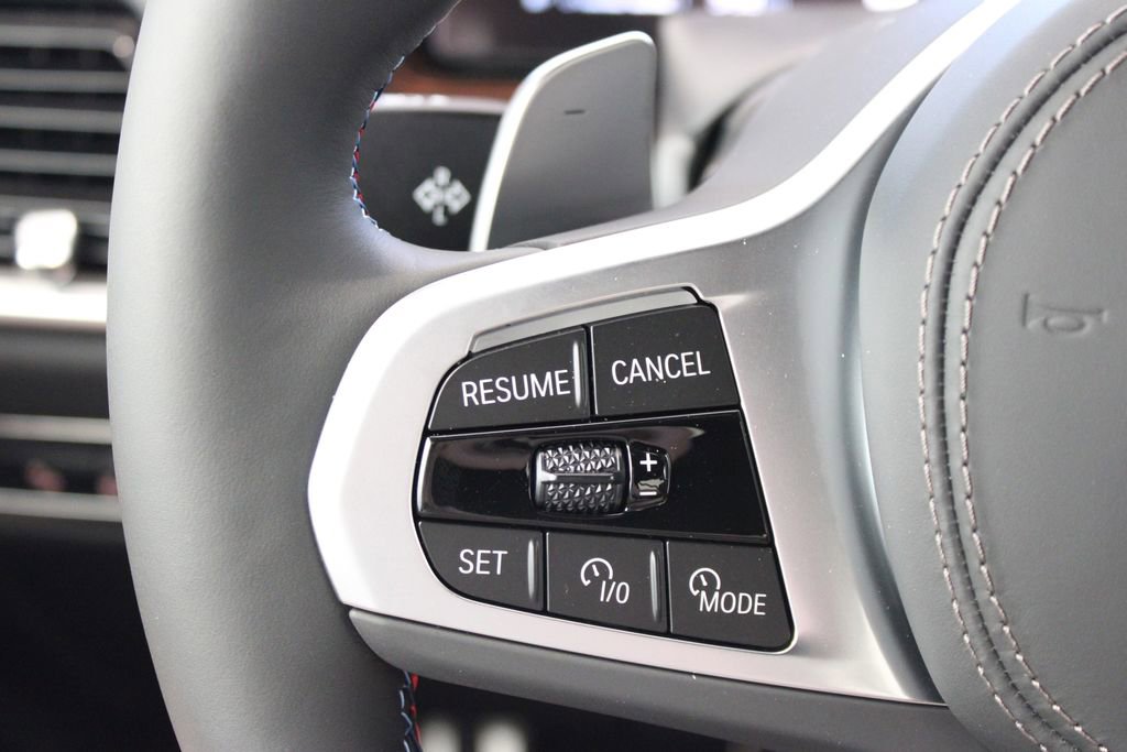 Used 2025 BMW X7 M60i AWD/4WD image 29