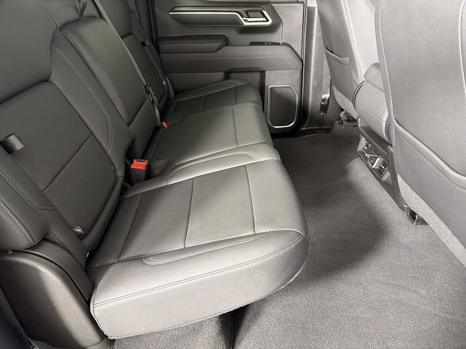 Used 2025 GMC Sierra 1500 SLT image 11