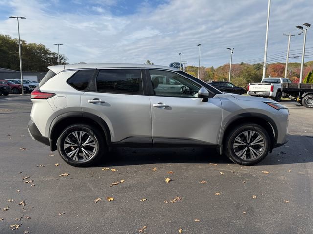 Used 2022 Nissan Rogue SV image 5