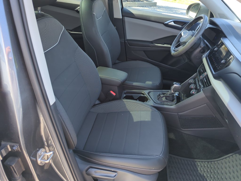 Certified 2023 Volkswagen Taos SE w/ Panoramic Sunroof Package FWD image 37