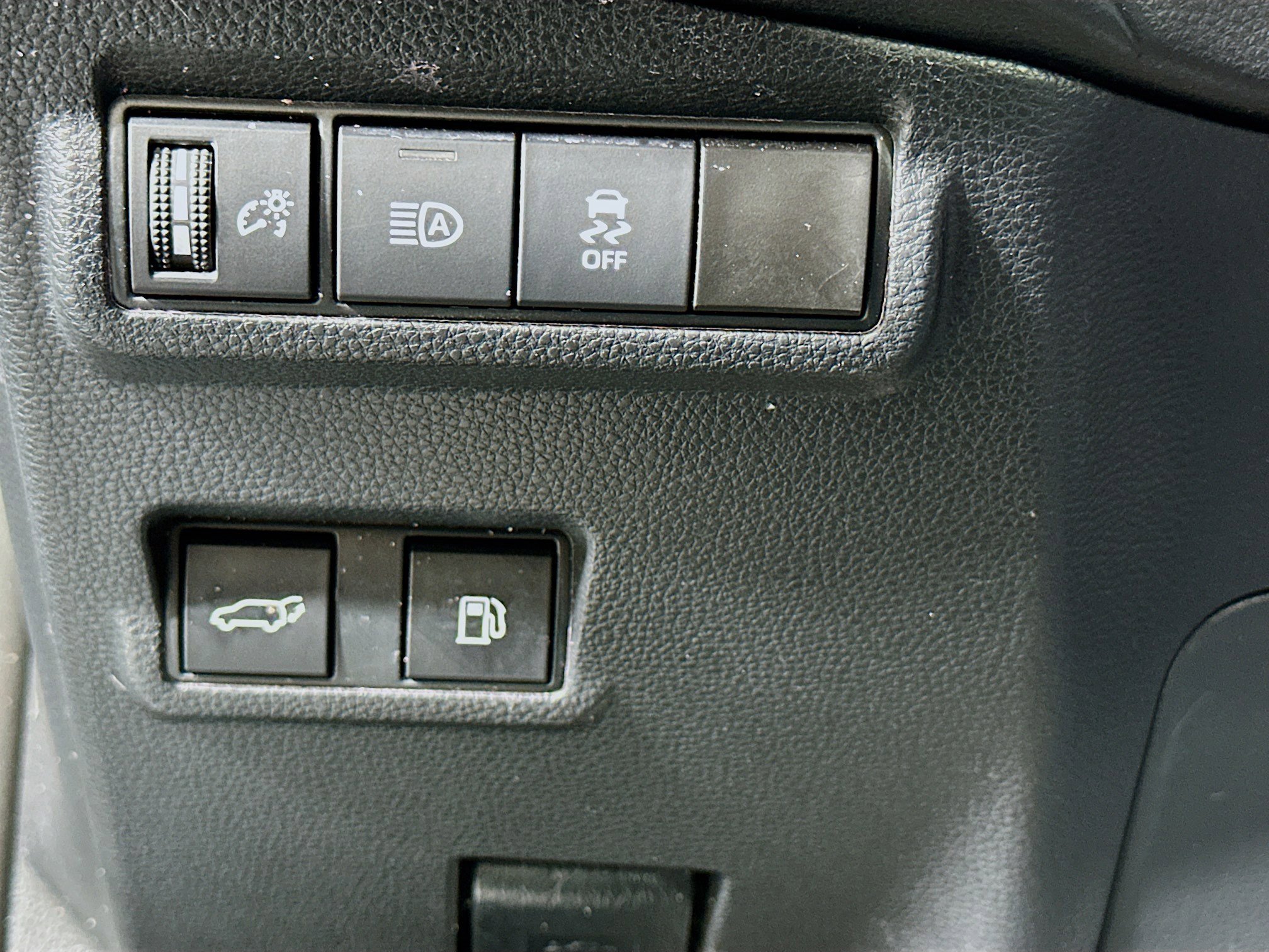 Used 2024 Toyota Corolla Cross XSE w/ Convenience Package image 17