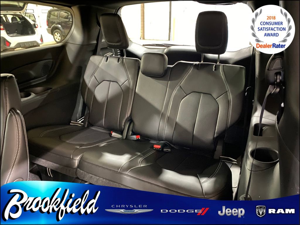 New 2026 Chrysler Pacifica Select FWD image 19