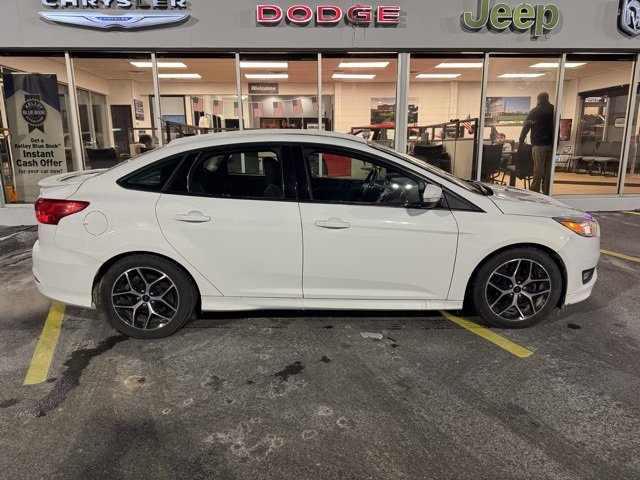 Used 2016 Ford Focus SE w/ SE Sport Package image 8