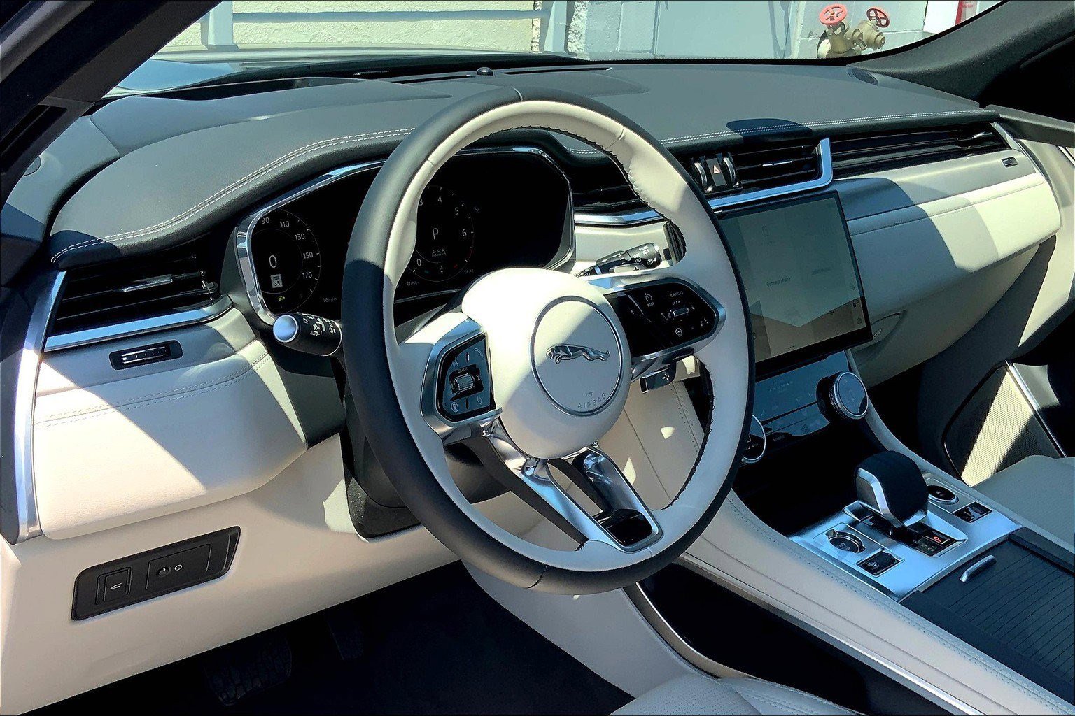 New 2026 Jaguar F-PACE R-Dynamic S image 4