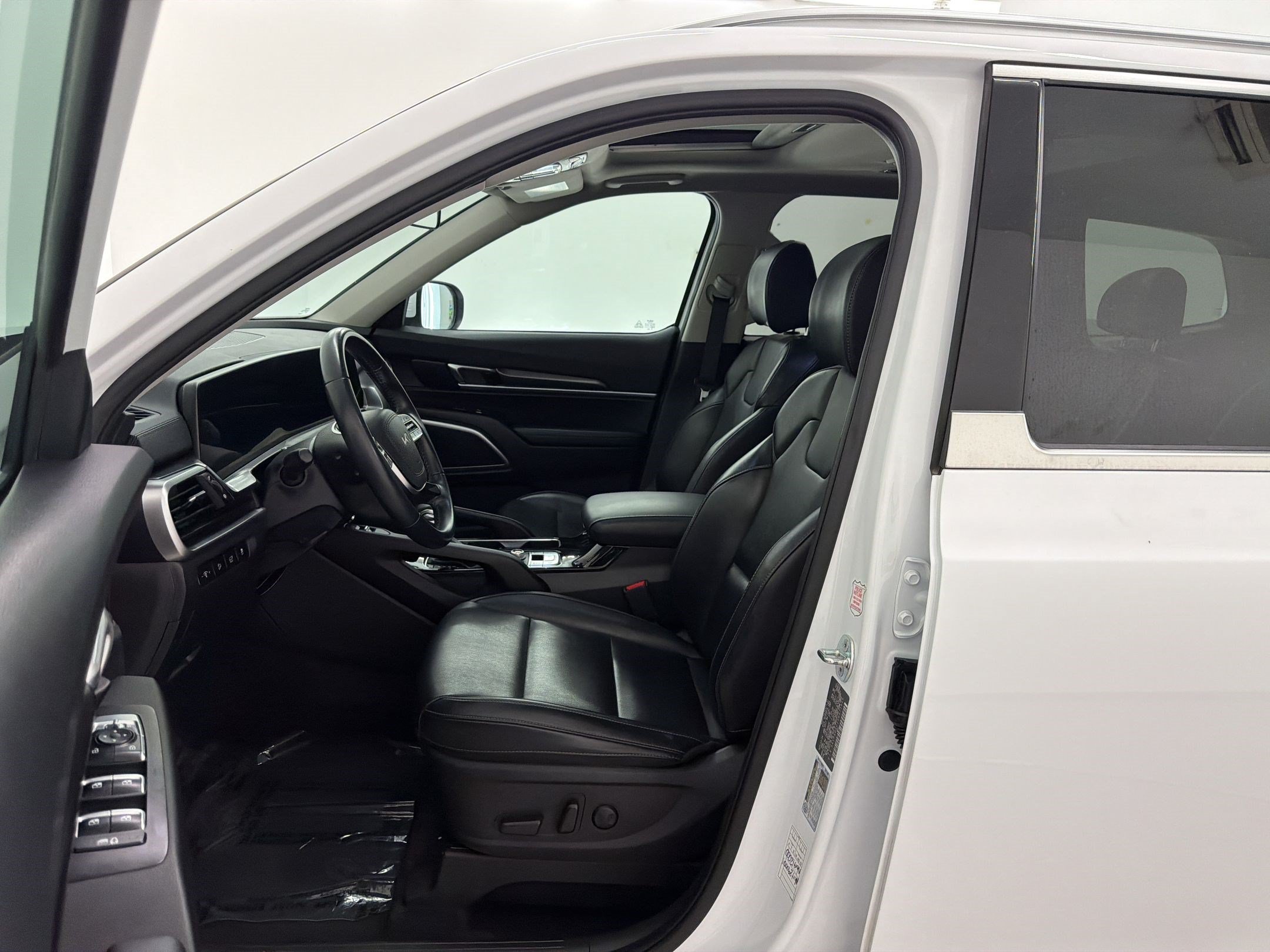Used 2025 Kia Telluride S AWD/4WD image 32