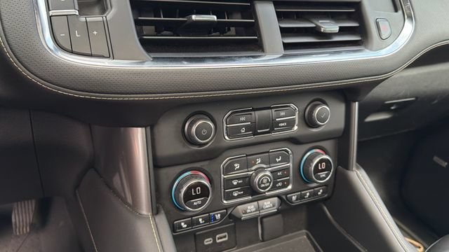 Used 2024 Chevrolet Suburban Premier w/ Premium Package AWD/4WD image 30