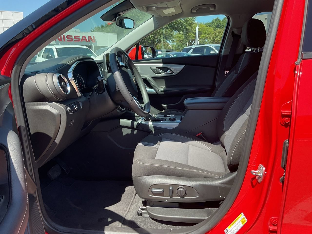 Used 2025 Chevrolet Blazer LT FWD image 8