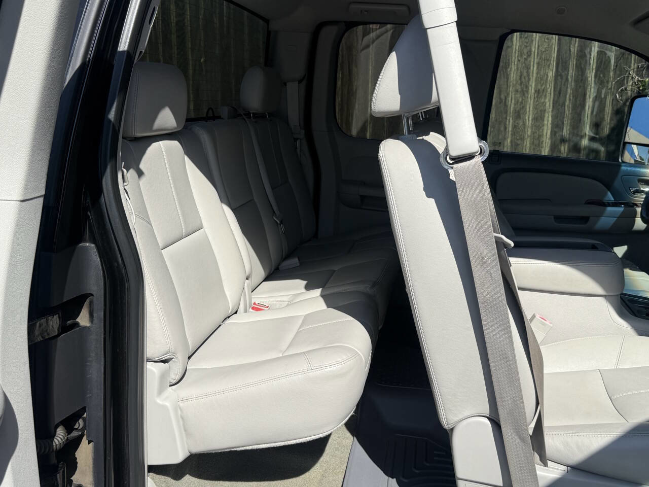 Used 2009 GMC Sierra 3500 SLT w/ SLT Convenience Package image 12