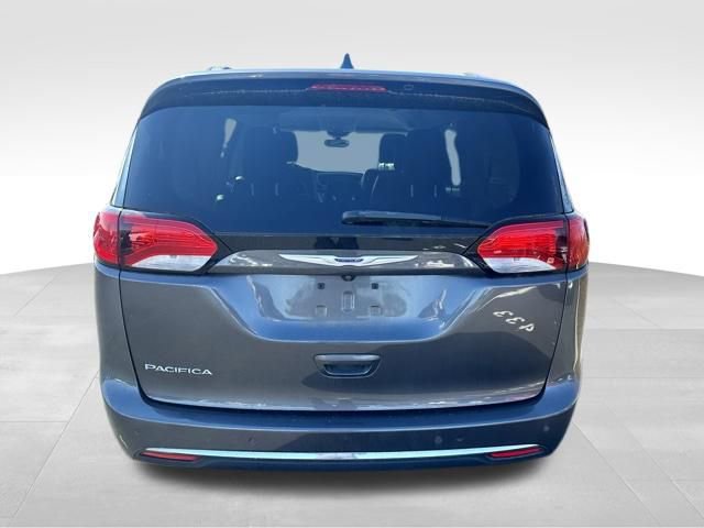 Used 2019 Chrysler Pacifica Touring-L image 6