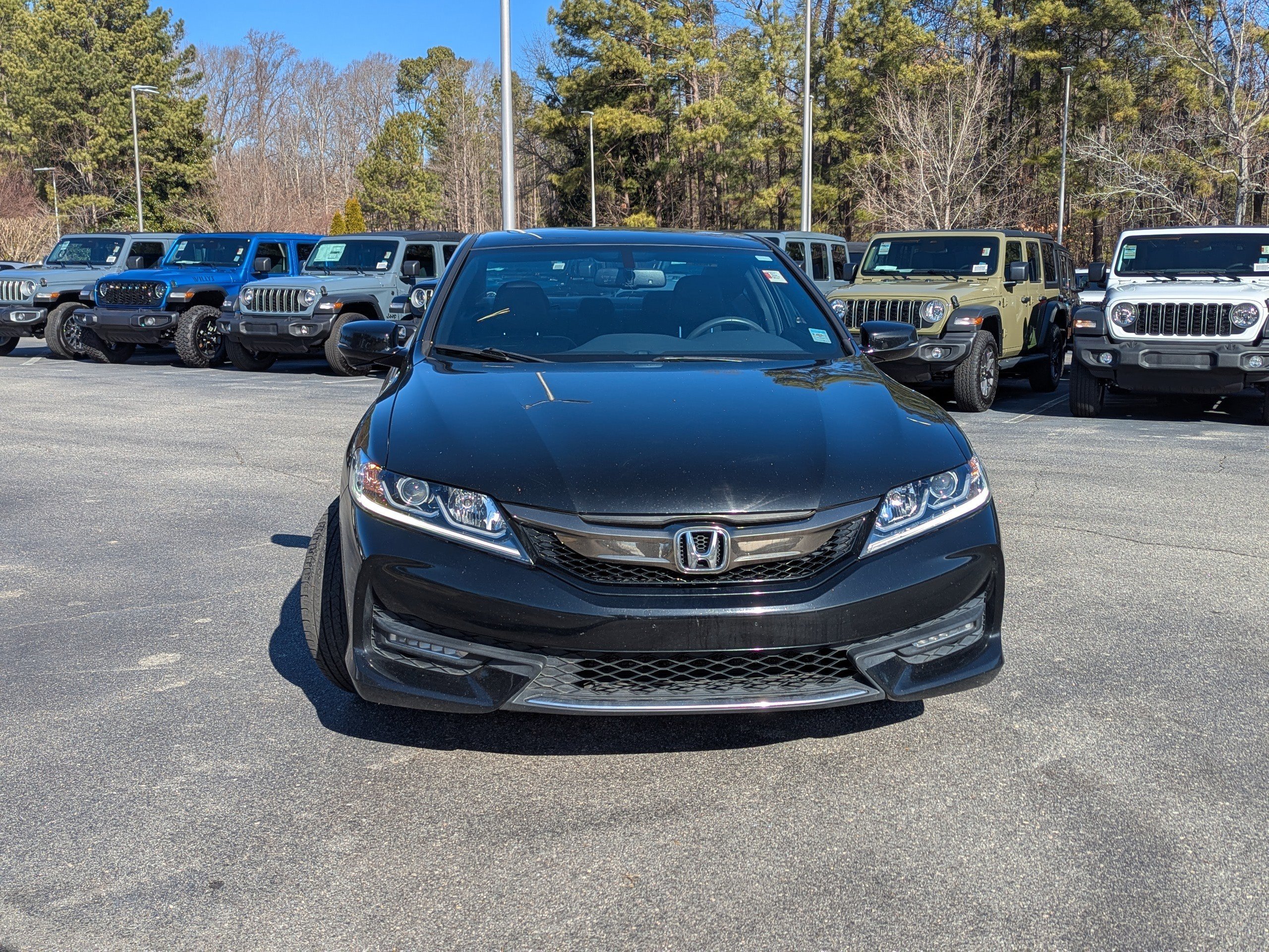 Used 2017 Honda Accord EX-L image 2