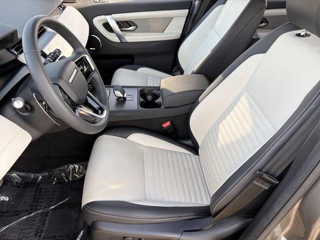 Used 2025 Land Rover Discovery Sport Dynamic SE image 5