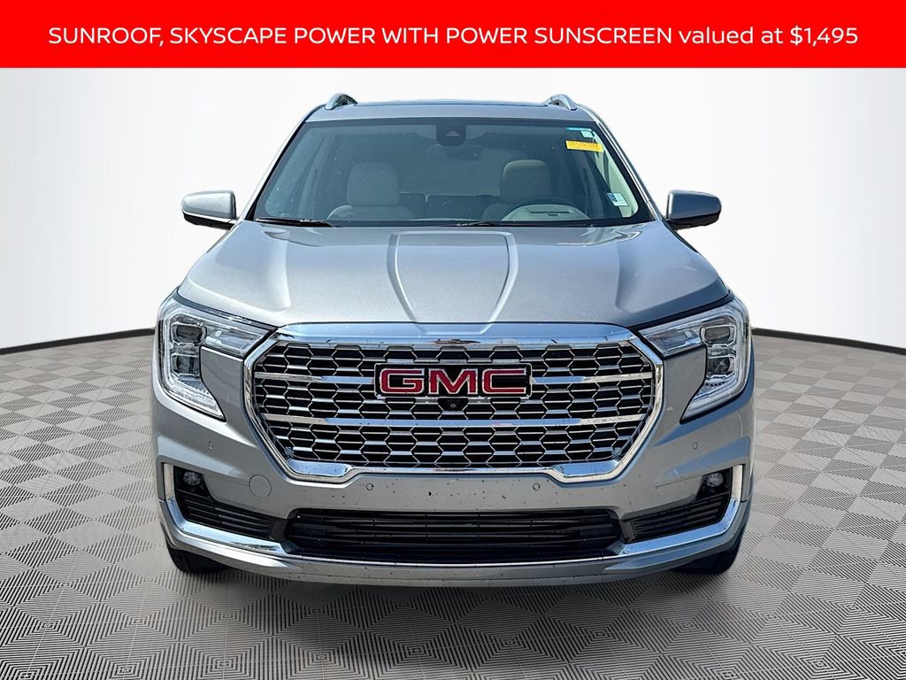 Used 2024 GMC Terrain Denali w/ Denali Premium Package AWD/4WD image 2