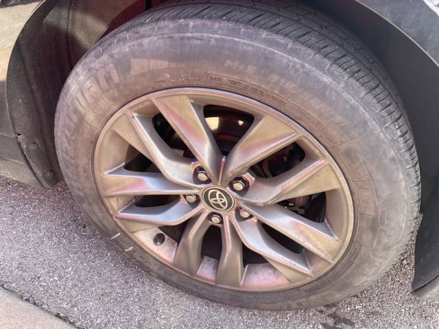 Used 2021 Toyota Avalon XLE image 9