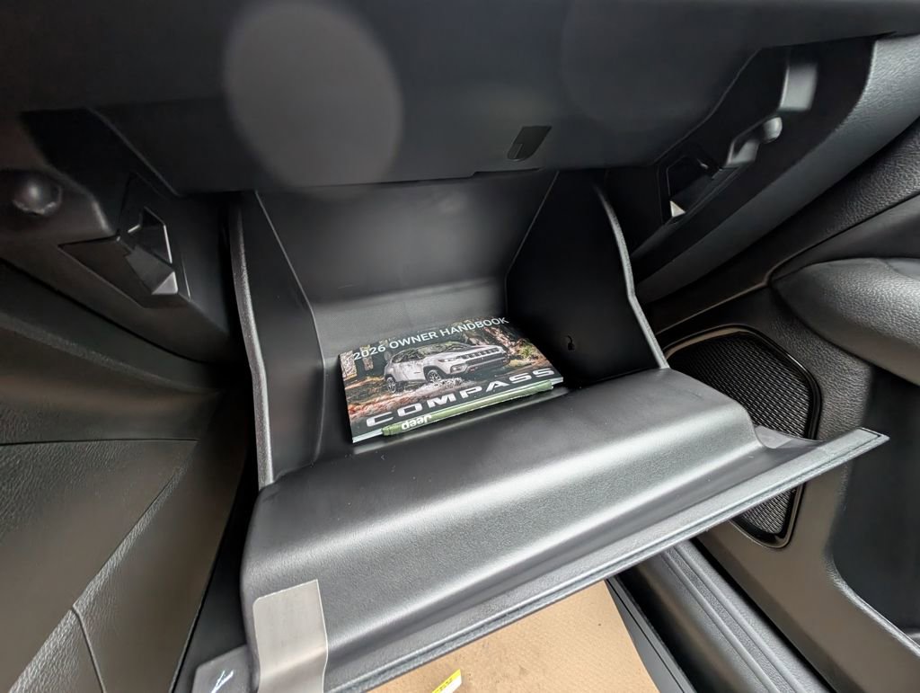 New 2026 Jeep Compass Latitude image 29