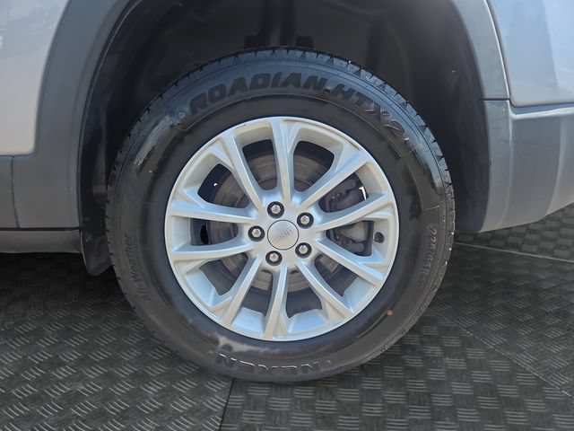 Used 2019 Jeep Cherokee Latitude w/ Cold Weather Group AWD/4WD image 34