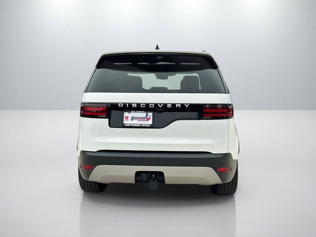 Used 2025 Land Rover Discovery S image 6