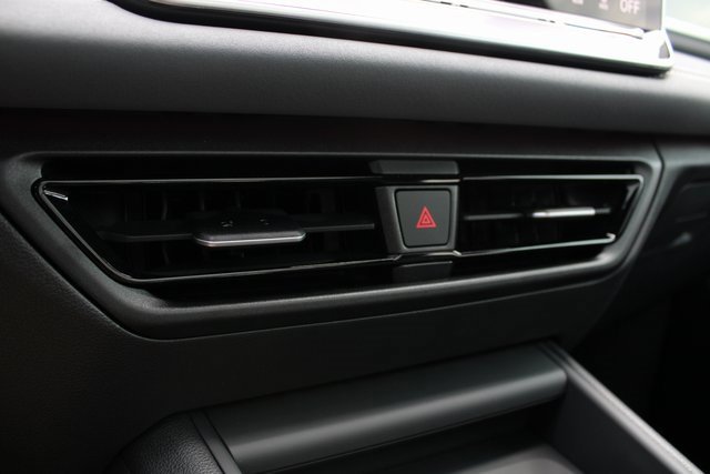 New 2025 Volkswagen Tiguan SE R-Line image 12