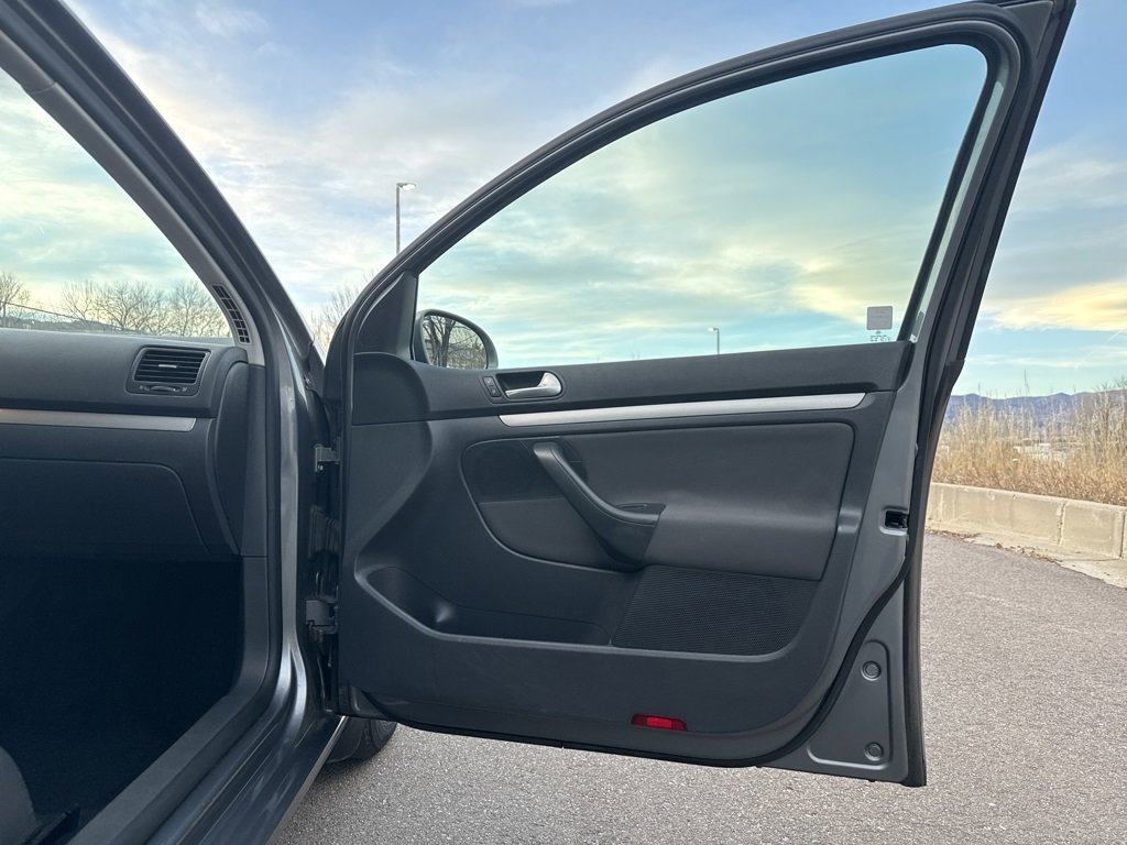 Used 2008 Volkswagen Rabbit S image 27