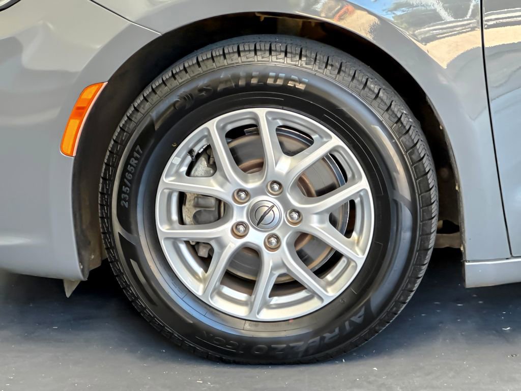 Used 2022 Chrysler Pacifica Touring-L FWD image 25