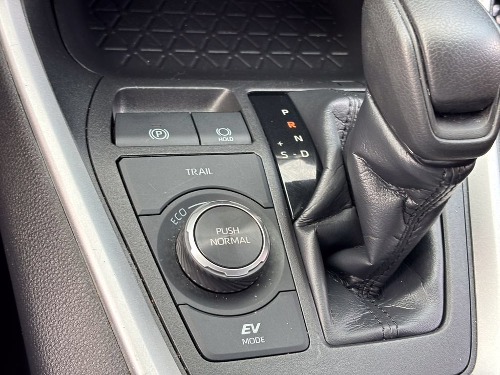 Used 2024 Toyota RAV4 LE AWD/4WD image 31