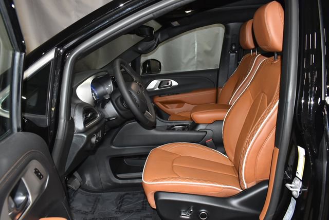 New 2026 Chrysler Pacifica Pinnacle w/ Trailer Tow Group image 10