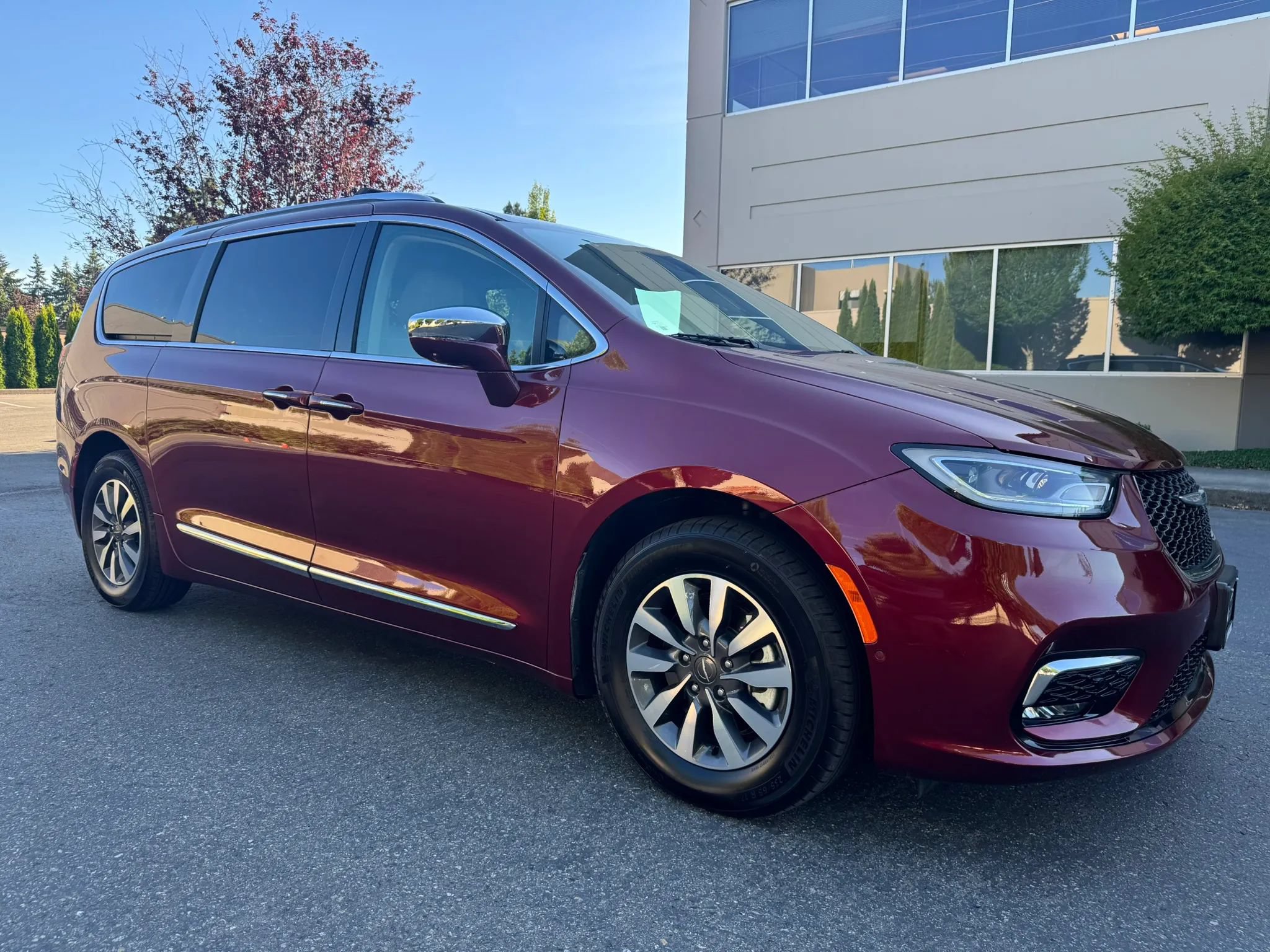 Used 2021 Chrysler Pacifica Limited w/ Premium & Safety Sphere Group