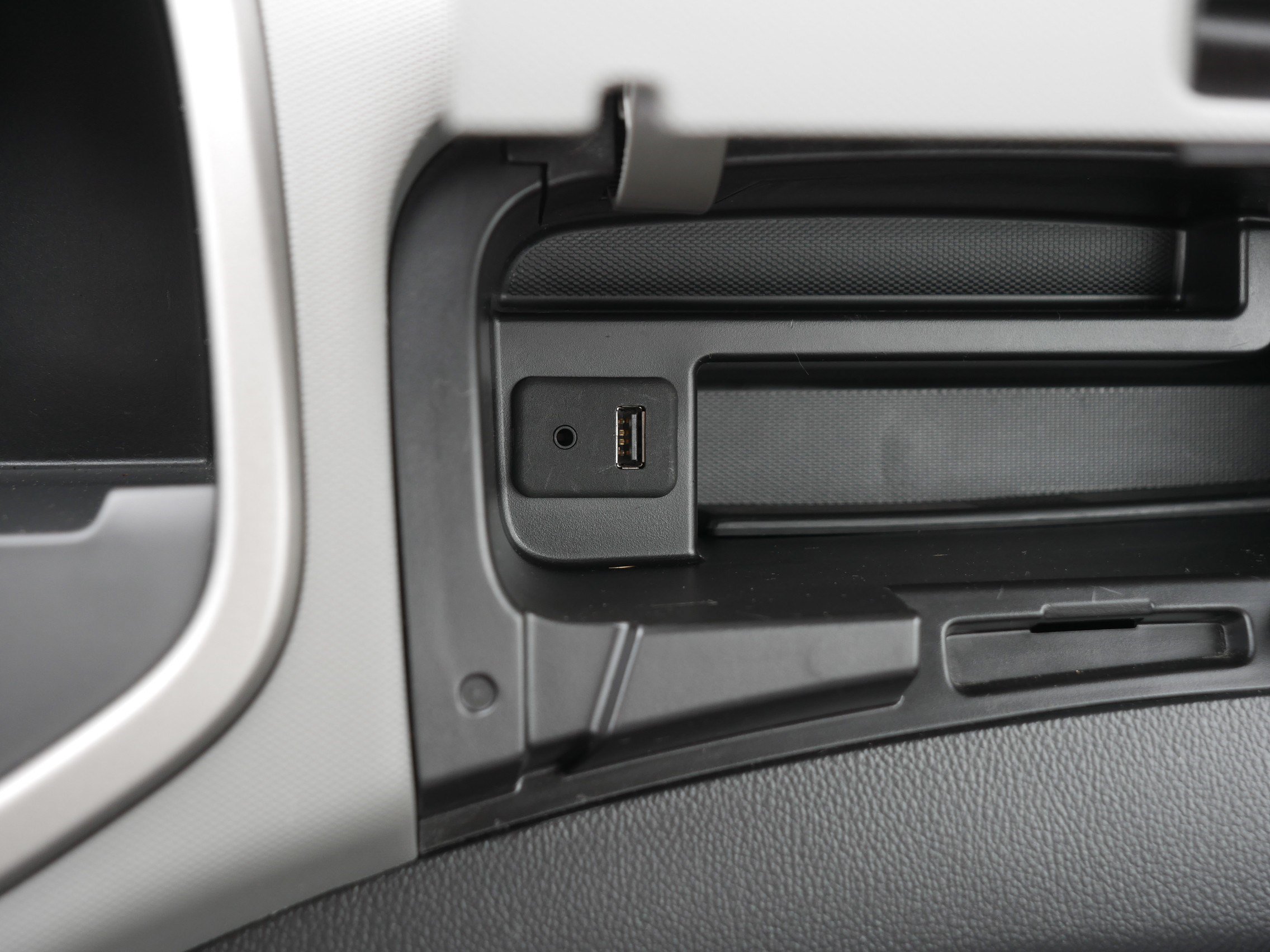 Used 2013 Chevrolet Sonic LT FWD image 33