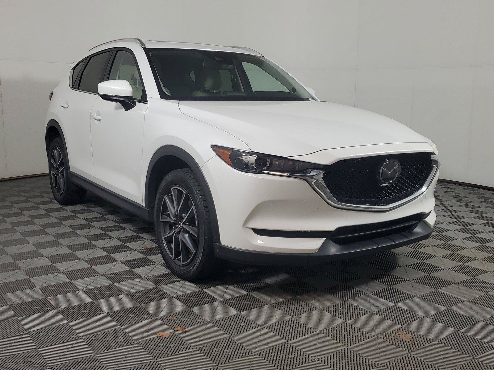 Used 2018 MAZDA CX-5 Touring w/ Preferred Equipment Package FWD image 3