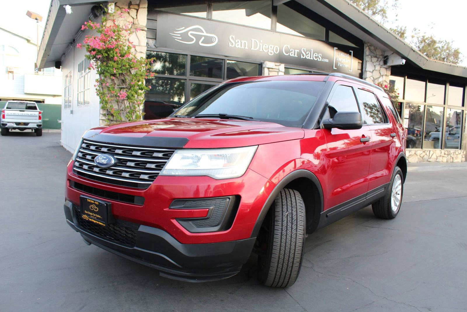 Used 2016 Ford Explorer 4WD w/ Class II Trailer Tow Package image 1