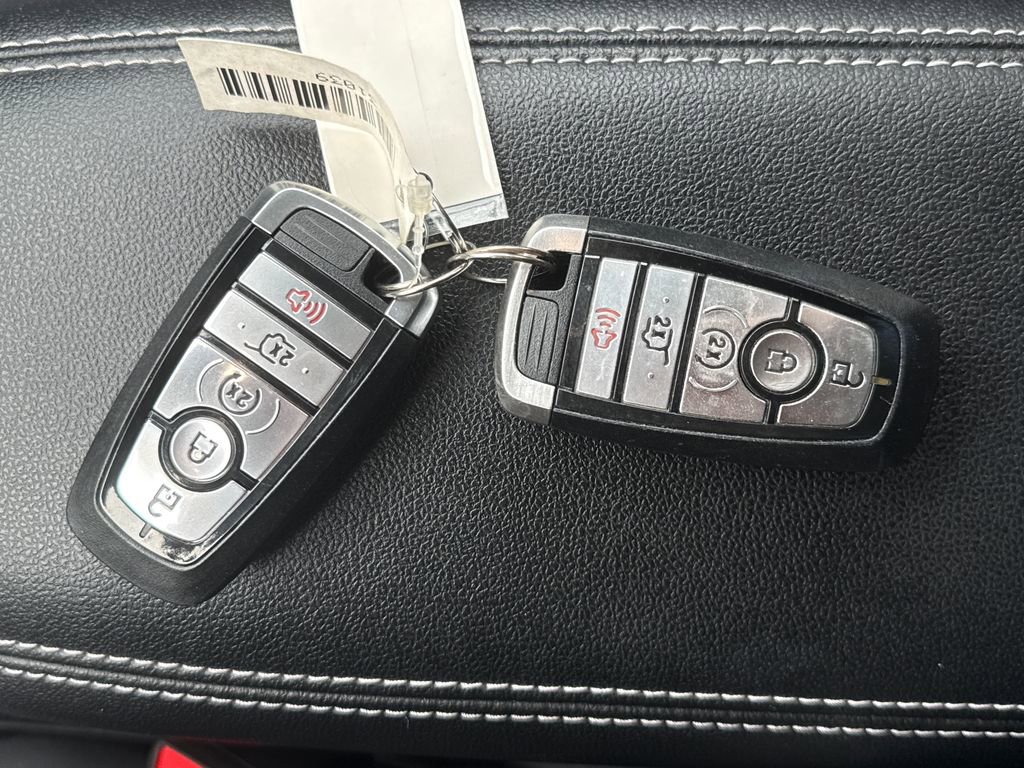 Used 2023 Ford Escape SE image 32