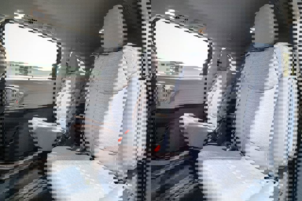 Used 2024 Toyota Sienna LE image 31