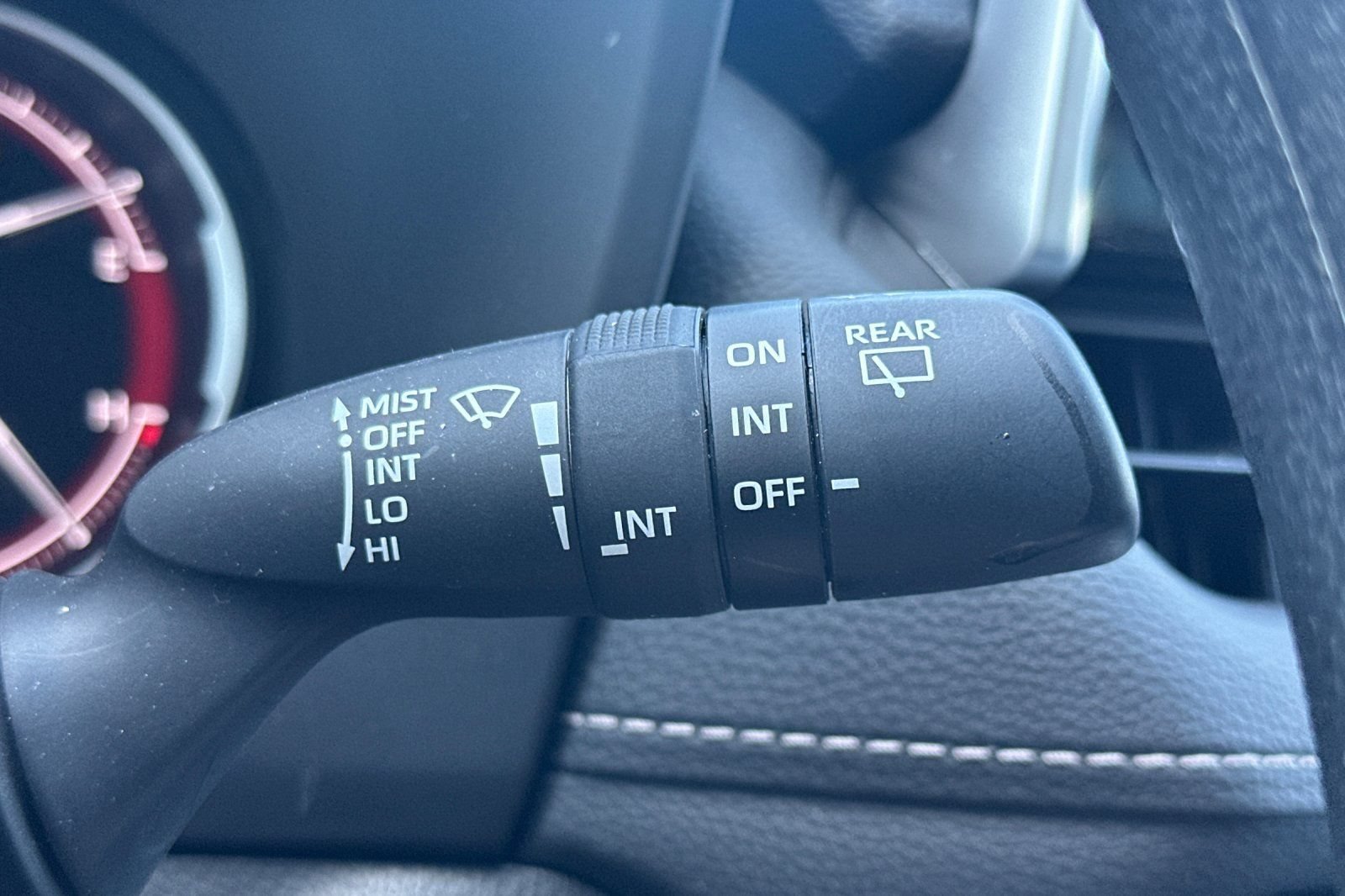 Used 2025 Toyota RAV4 XLE FWD image 37