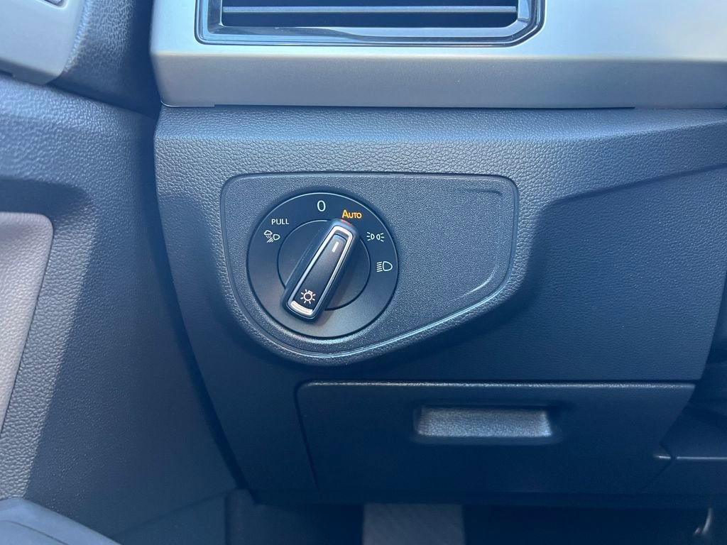 Used 2022 Volkswagen Atlas Cross Sport SE image 17