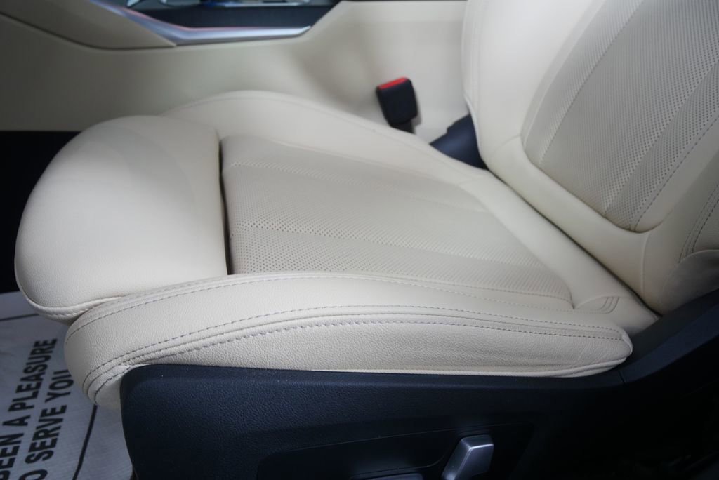 Used 2023 BMW i4 eDrive40 w/ Premium Package image 9